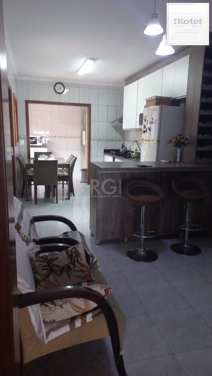 Casa para Venda - 135m², 3 dormitórios, sendo 1 suites, 2 vagas - Vale Do Sol