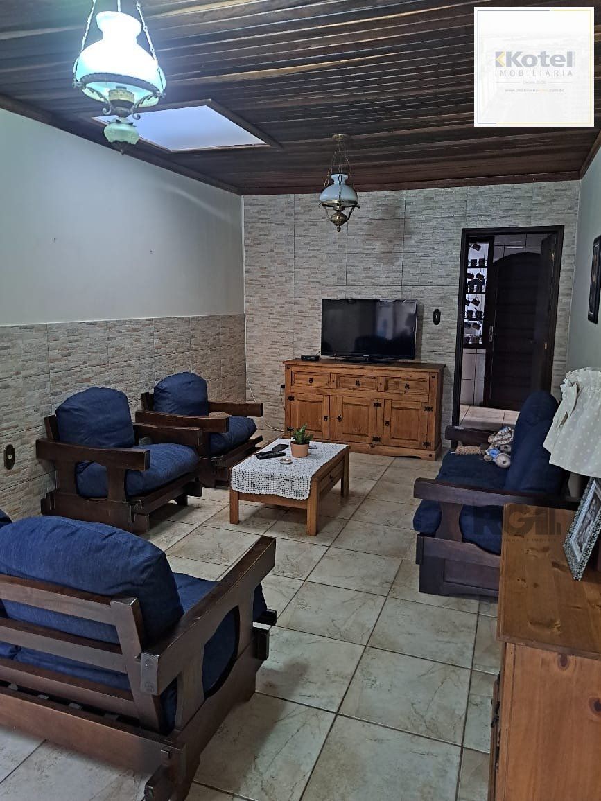 Casa 3 dormitórios, 1 suíte, vagas de garagem, Bairro Vila Marcia
