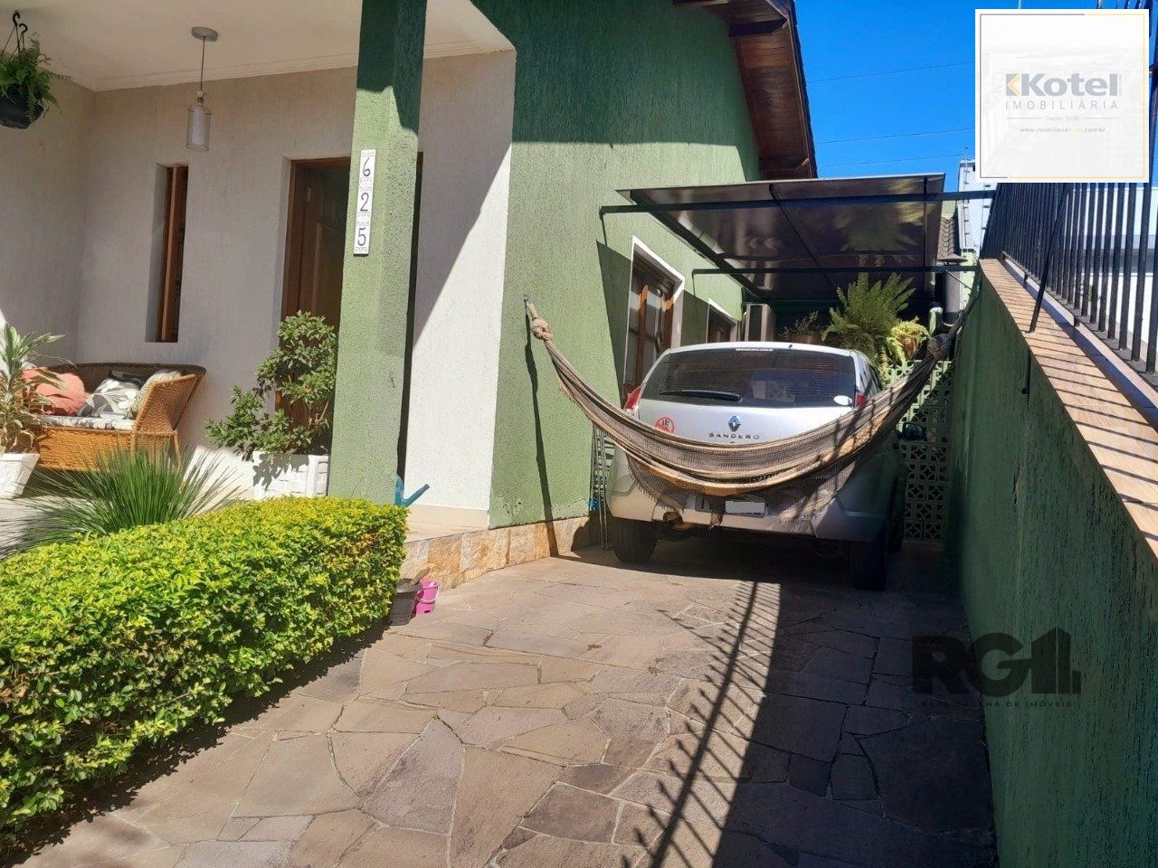 Casa 3 dormitórios, 1 suíte, vaga de garagem, Bairro Parque da Matriz