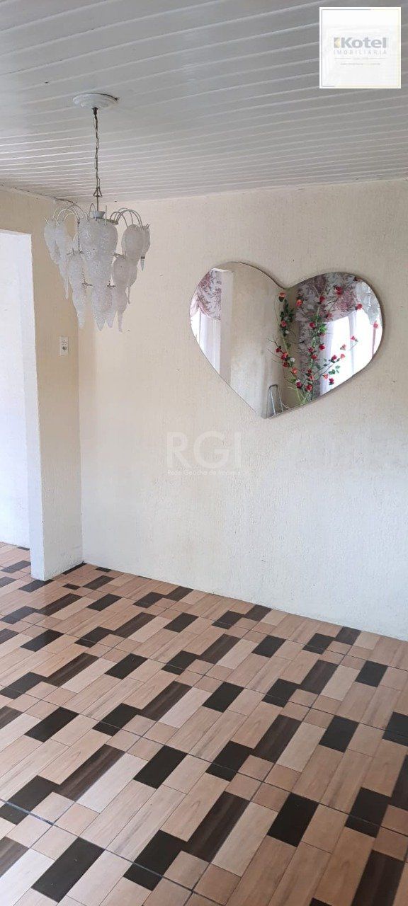 Casa 2 dormitórios, 1 suíte, vaga de garagem, Bairro Nova Cachoeirinha
