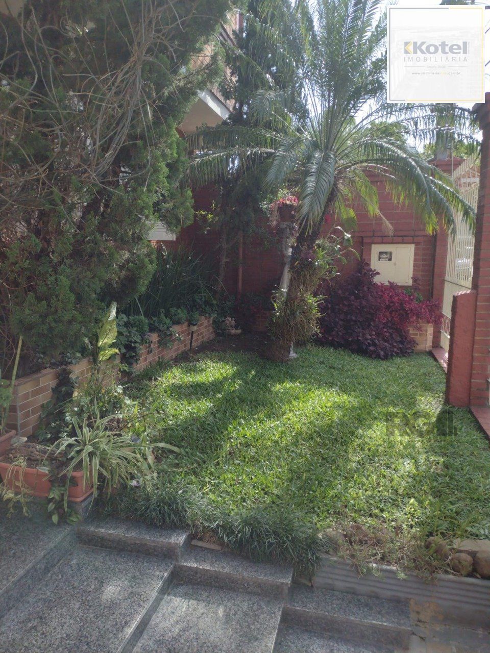 Casa semi mobiliada, 4 dormitórios, 5 vagas Bairro Vila Cachoeirinha