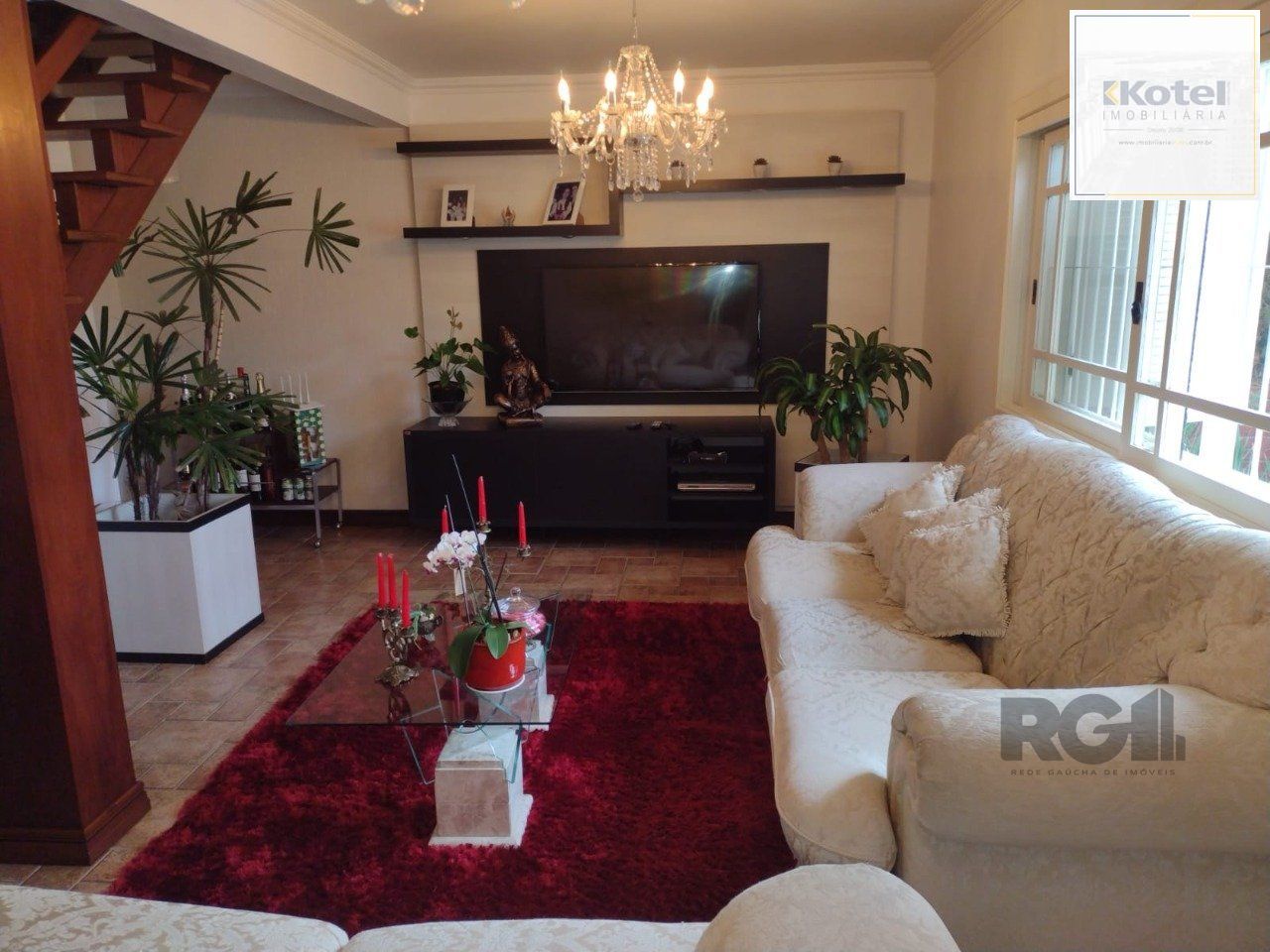 Casa semi mobiliada, 4 dormitórios, 5 vagas Bairro Vila Cachoeirinha