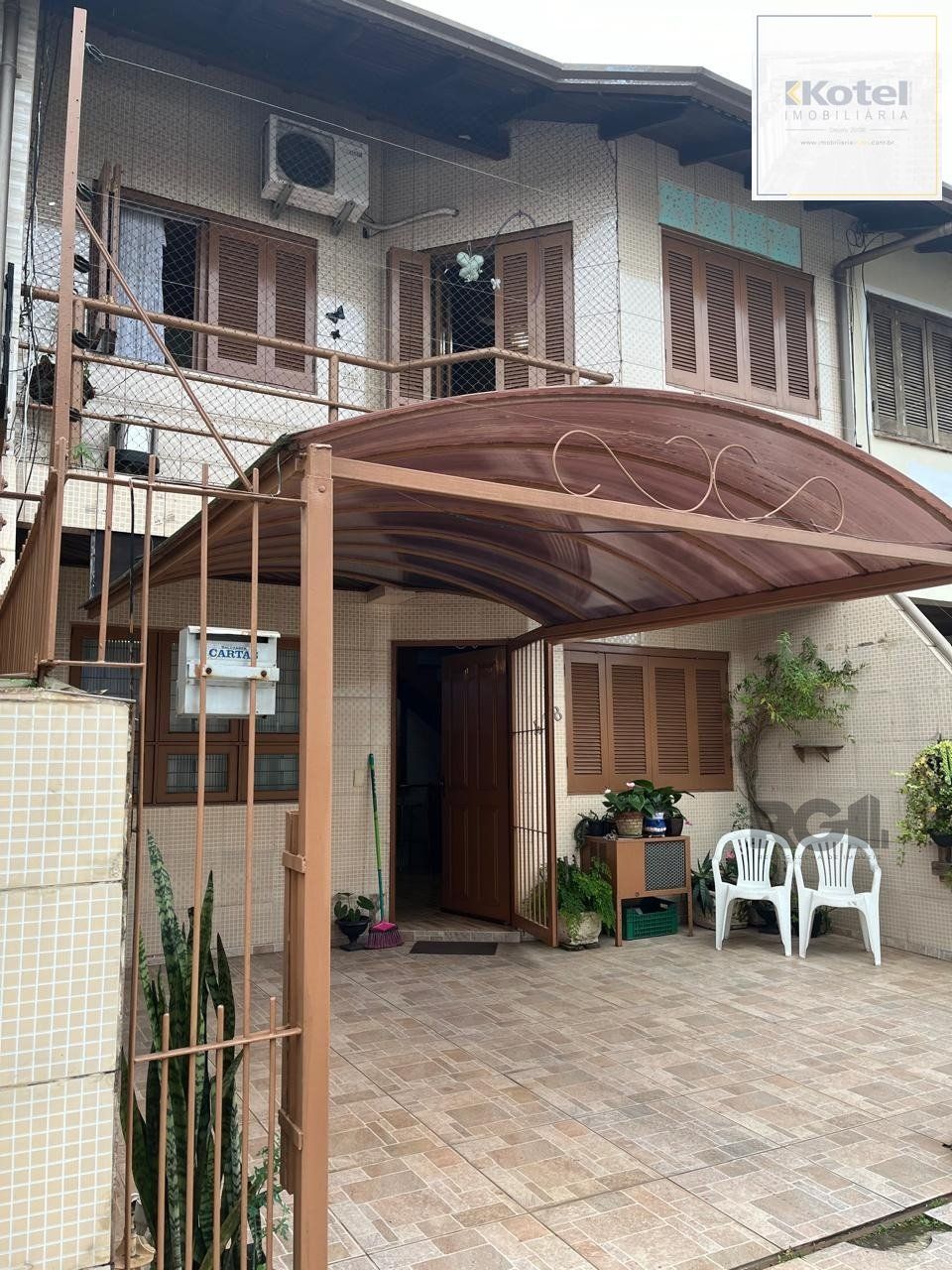 Casa sobrado mobiliado, 2 dormitórios, Bairro Imbuí