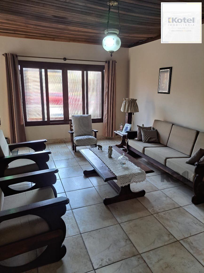 Casa 3 dormitórios, 1 suíte, vagas de garagem, Bairro Vila Marcia