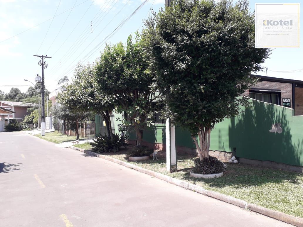 Casa de esquina 3 dormitórios, vaga de garagem, Bairro Monte Claro