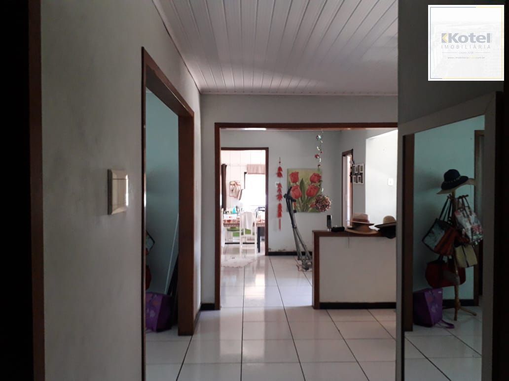 Casa de esquina 3 dormitórios, vaga de garagem, Bairro Monte Claro