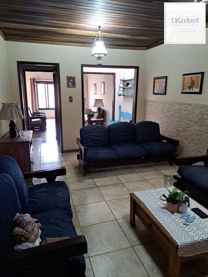 Casa 3 dormitórios, 1 suíte, vagas de garagem, Bairro Vila Marcia