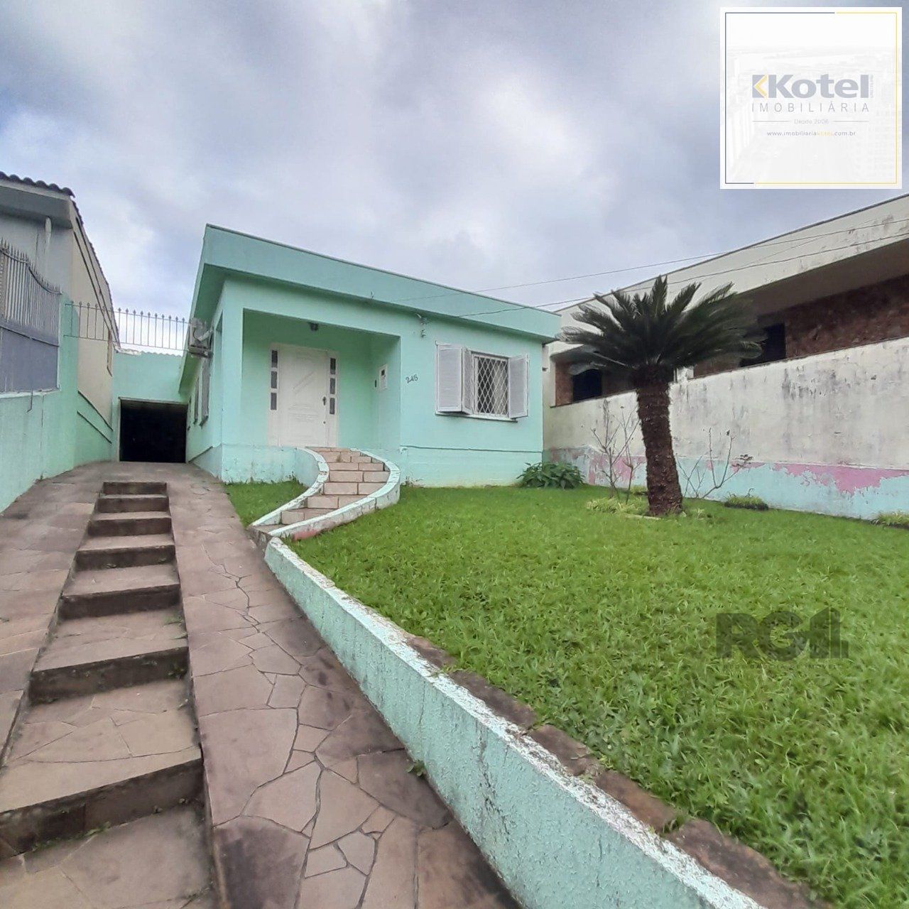 Casa 2 dormitórios, vaga de garagem, bairro São Judas Tadeu