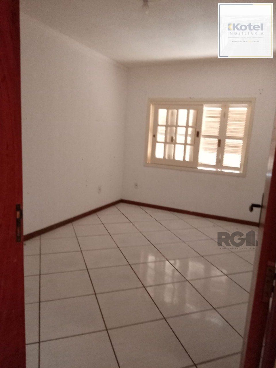 Apartamento térreo 2 dormitórios, vaga de garagem, Bairro Vila Imbuí