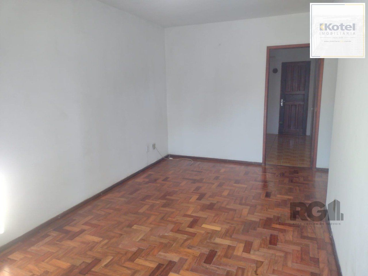Casa 2 dormitórios, 1 vaga, Bairro Vila Cachoeirinha