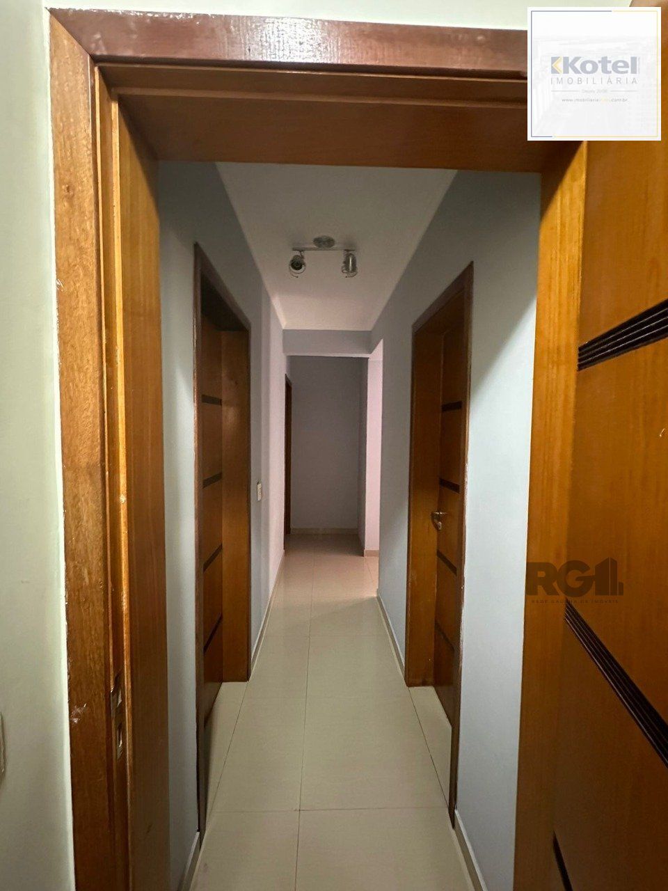 Apartamento cobertura 3 dormitórios, 1 suíte, vaga de garagem, Bairro Vila Cachoeirinha