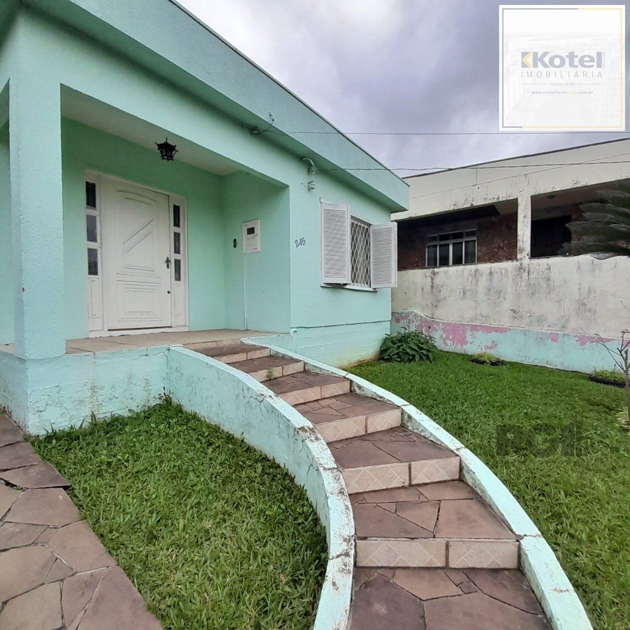 Casa 2 dormitórios, vaga de garagem, bairro São Judas Tadeu