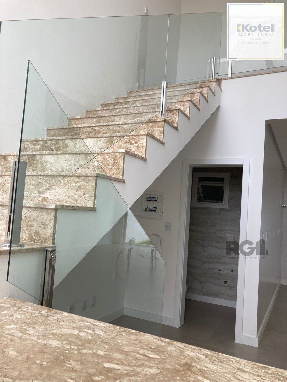 Casa 2 dormitórios, 1 suíte, 4 vagas, Bairro Central Park
