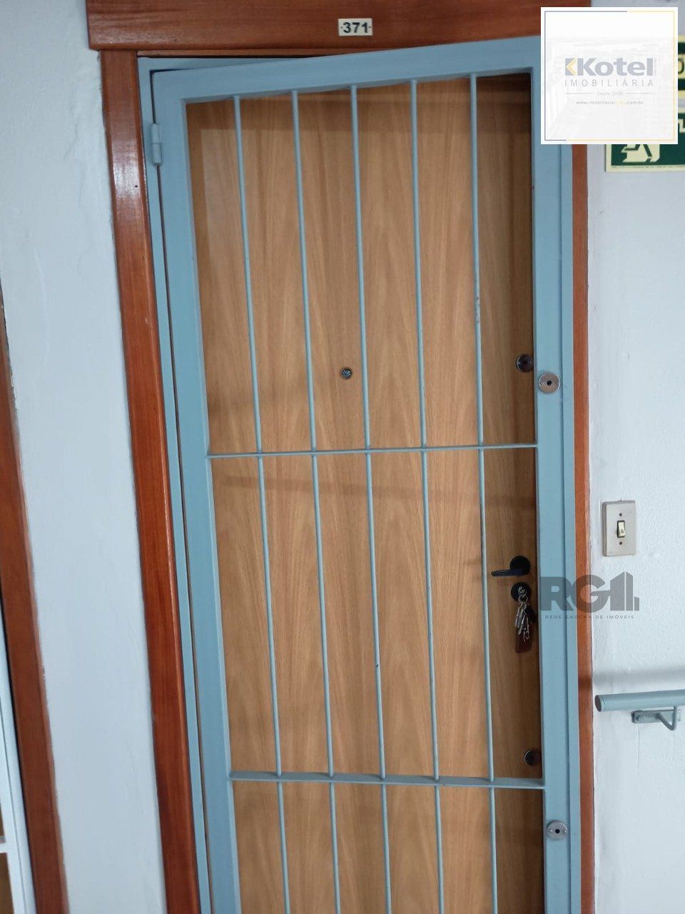 Apartamento semi mobiliado, 2 dormitórios, vaga de garagem, Bairro Santa Fé