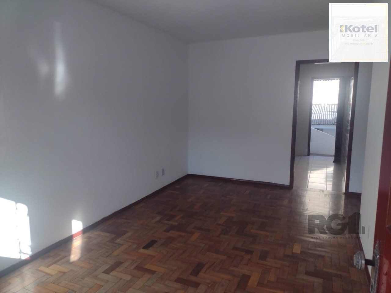 Casa 2 dormitórios, 1 vaga, Bairro Vila Cachoeirinha