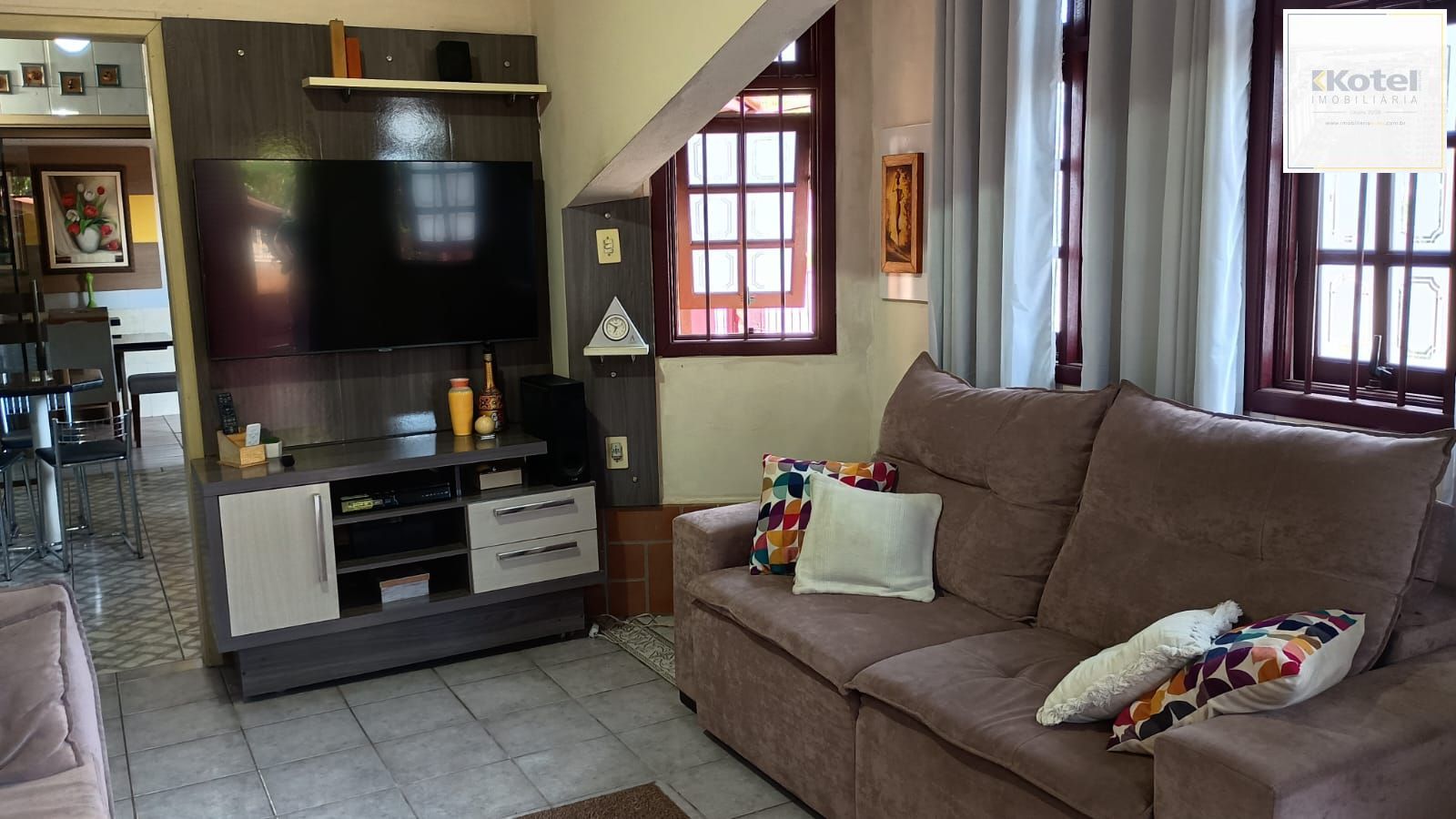 Casa 3 dormitórios, 1 suíte, 2 vagas, Bairro Monte Carlo