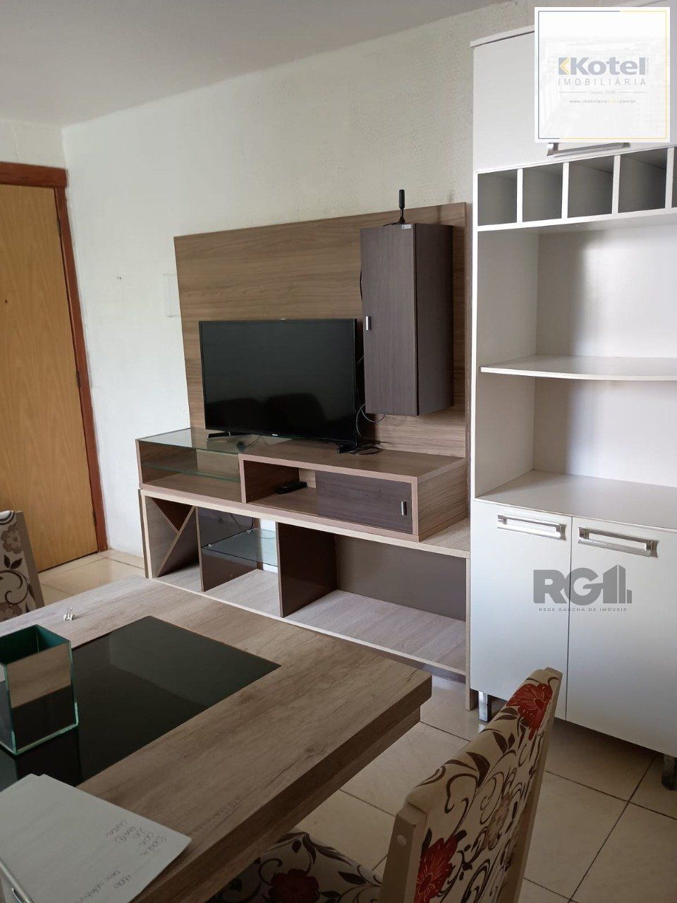 Apartamento semi mobiliado, 2 dormitórios, vaga de garagem, Bairro Santa Fé