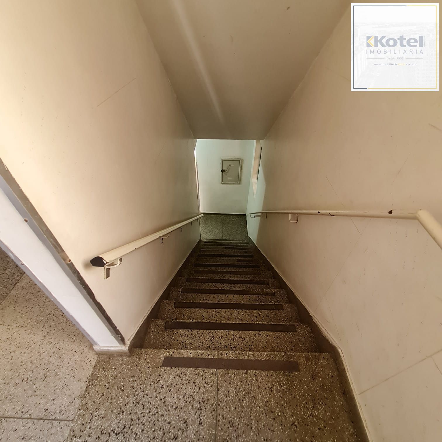 APTO 2 DORMITÓRIOS COM DEPENDÊNCIA EMPREGADA — foto 5