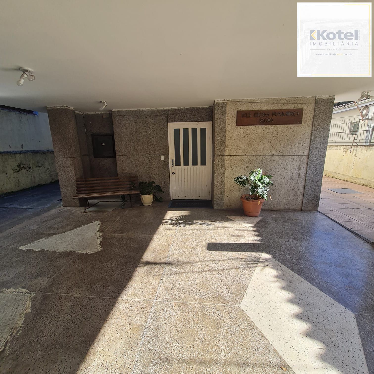 PORTA ACESSO AO EDIFICIO