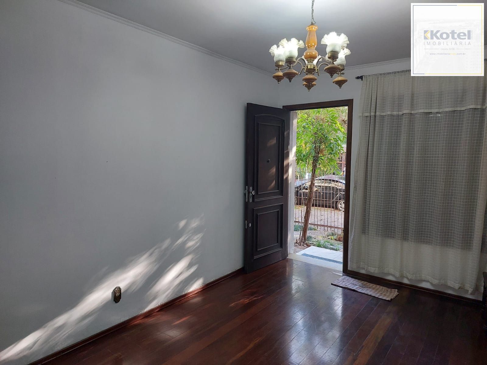 Casa  a venda com 5 dormitórios no bairro Rio Branco.