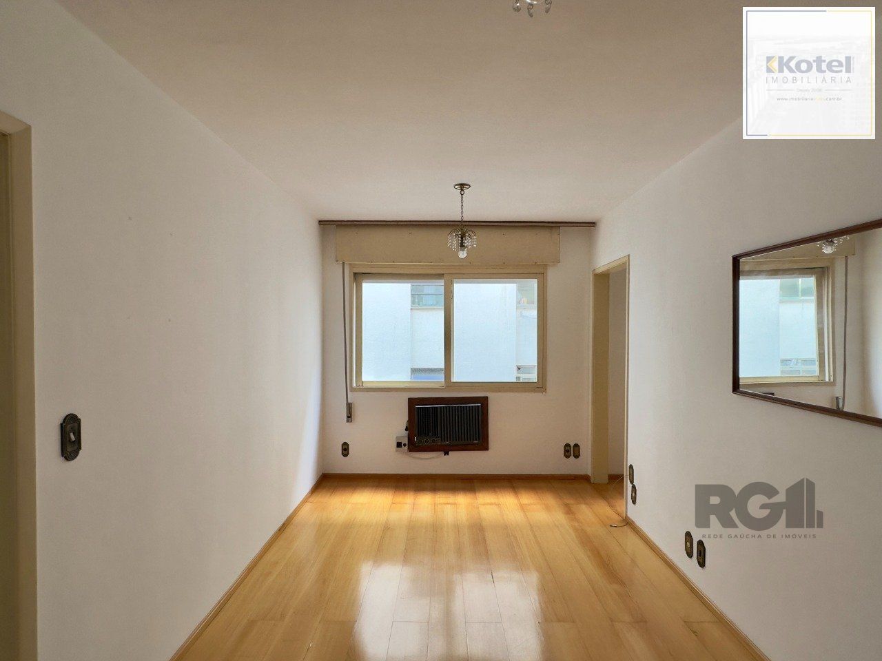 APARTAMENTO SEMIMOBILIADO COM ÓTIMA LOCALIZAÇÃO NO CENTRO HISTÓRICO