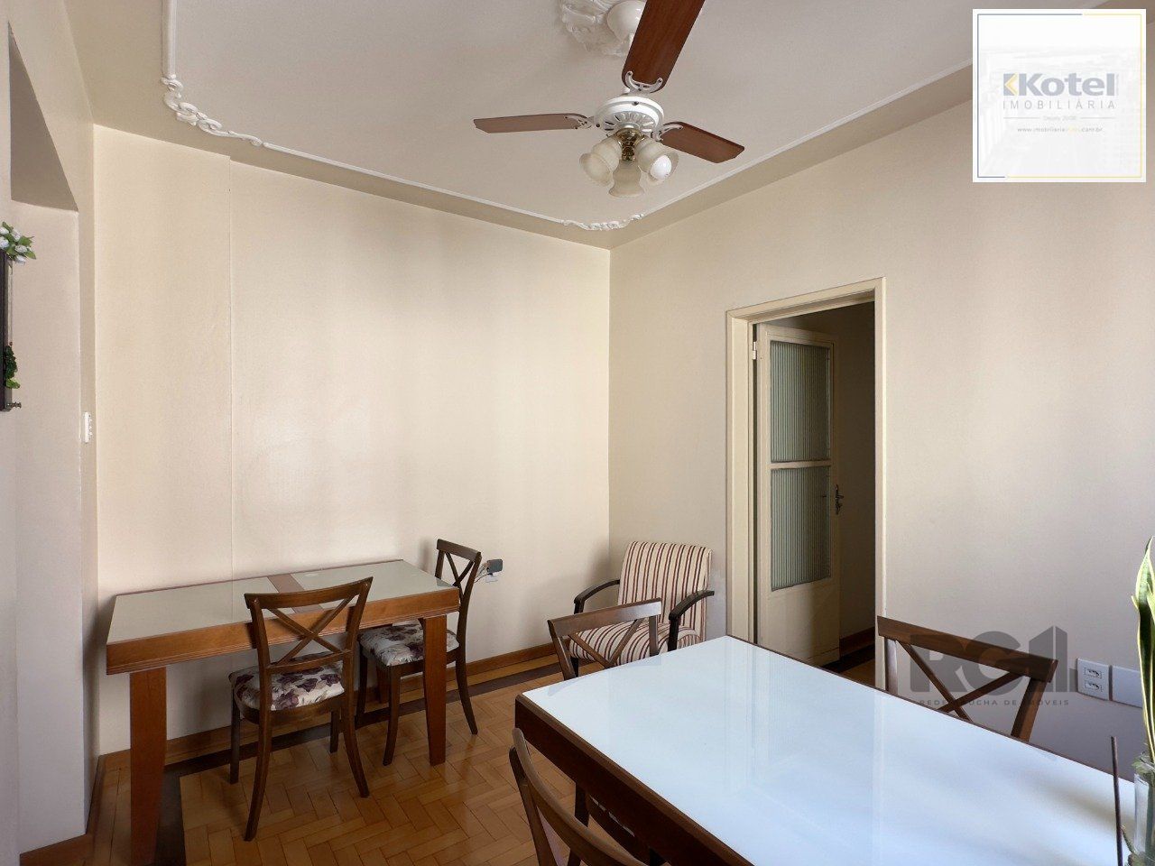 APARTAMENTO 3 DORMITÓRIOS, DE FRENTE E REFORMADO, NO CENTRO HISTÓRICO