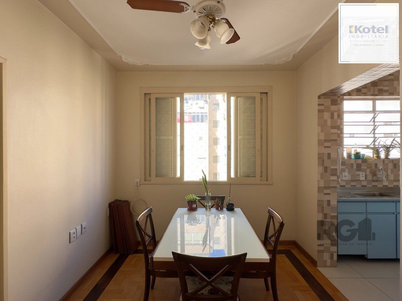 APARTAMENTO 3 DORMITÓRIOS, DE FRENTE E REFORMADO, NO CENTRO HISTÓRICO