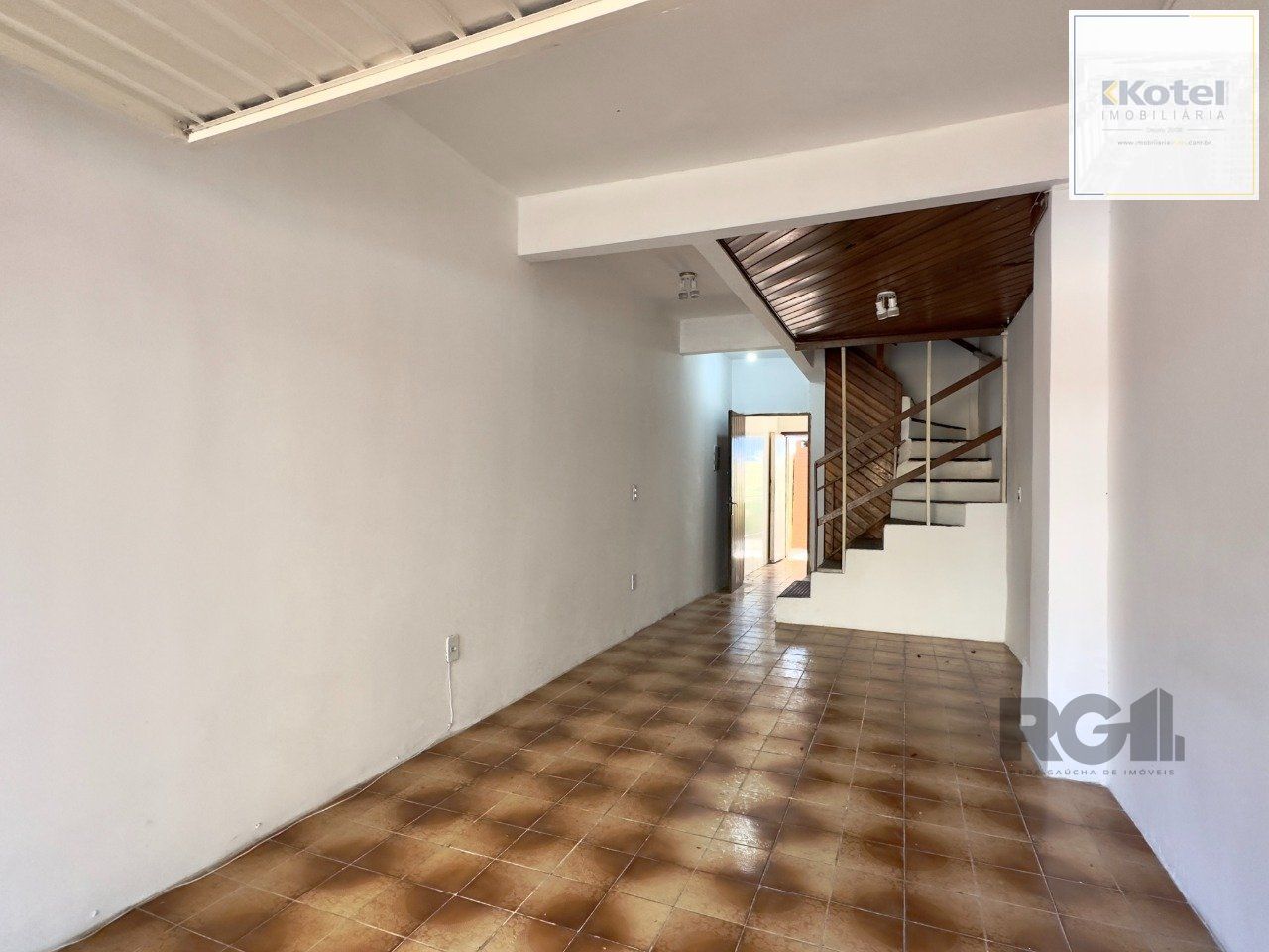CASA COM 4 DORMITÓRIOS E PÁTIO COM CHURRASQUEIRA NO CENTRO HISTÓRICO