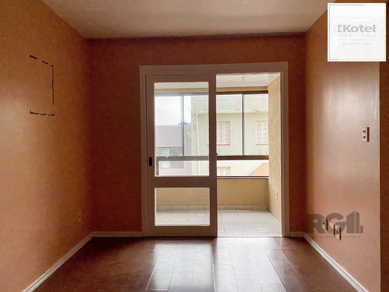 Apartamento com sacada, churrasqueira e vaga de garagem no Centro Histórico