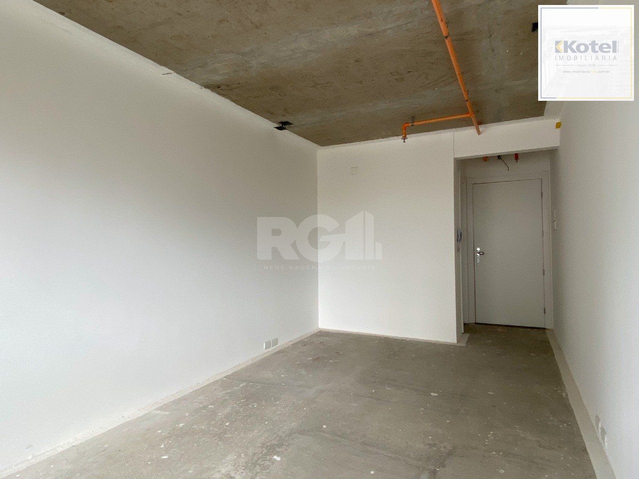 Sala comercial nova, em andar alto na Assis Brasil