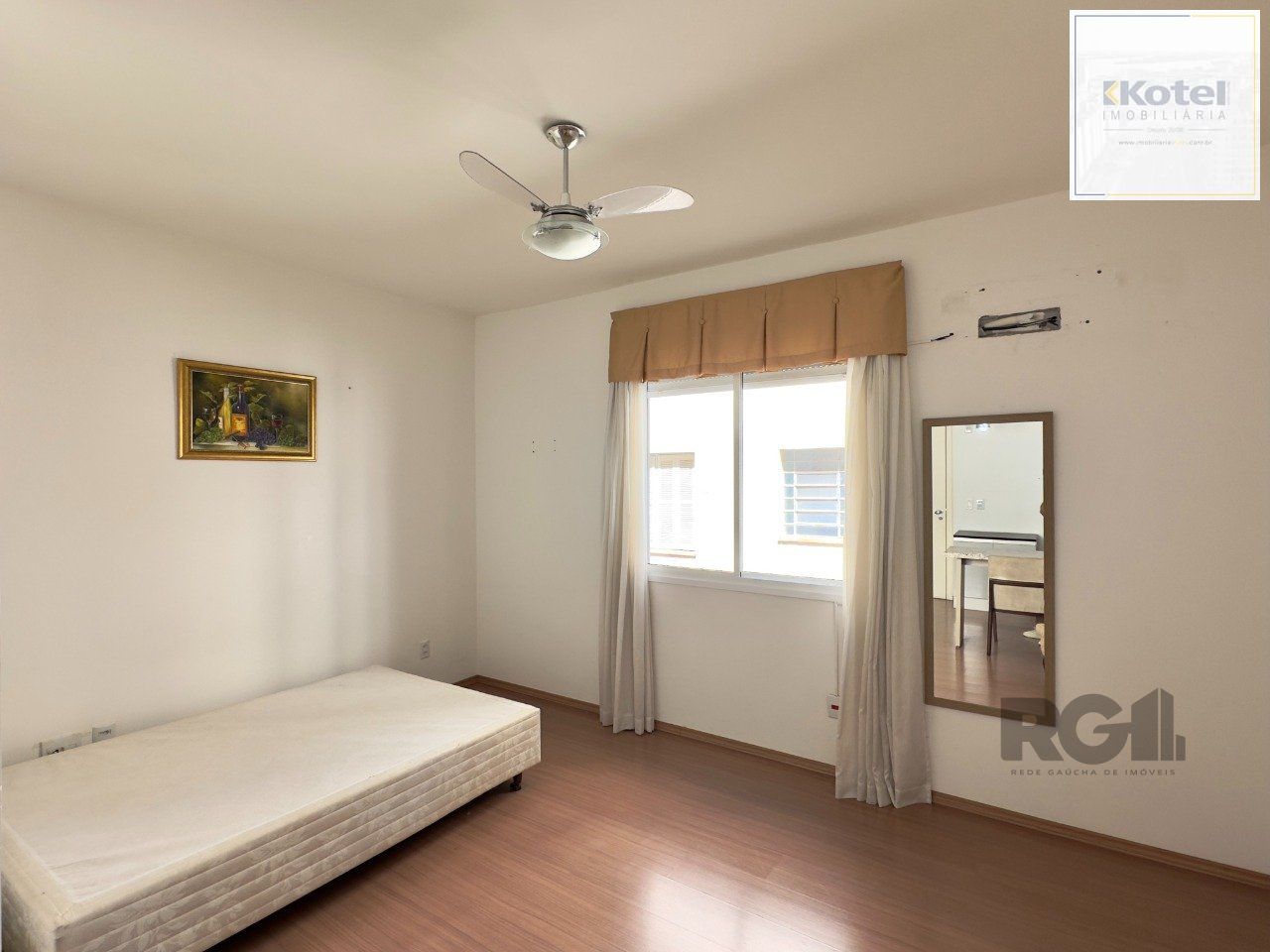 STUDIO SEMIMOBILIADO COM VAGA DE GARAGEM NO CENTRO HISTÓRICO