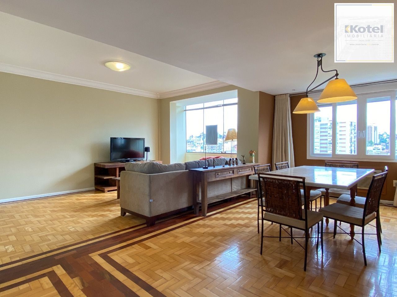 Apartamento 3 dormitórios, com linda vista, em frente ao Hospital de Clínicas — foto 4