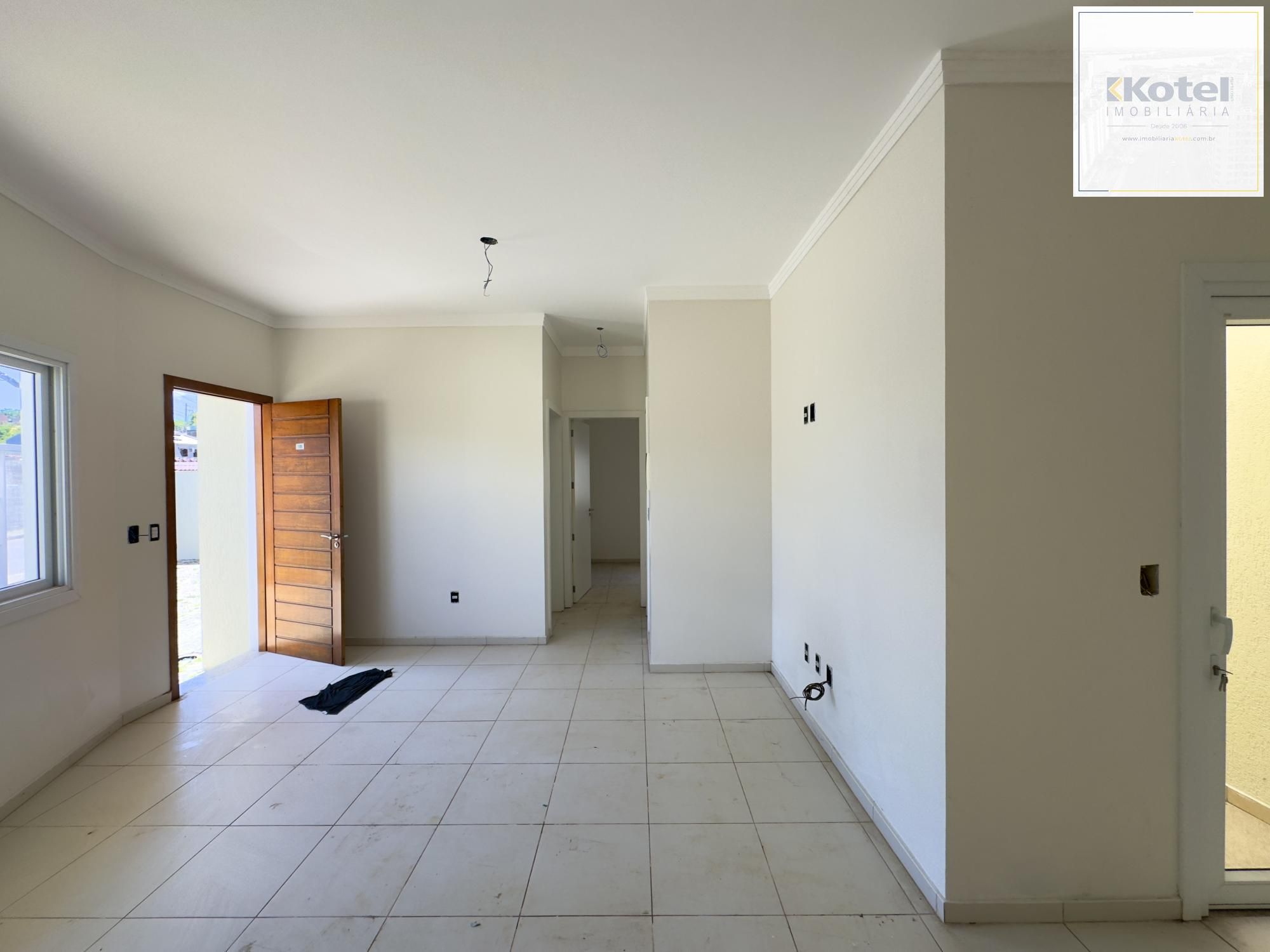 Casa em condomínio com 2 dormitórios, vaga de garagem e churrasqueira na Olaria