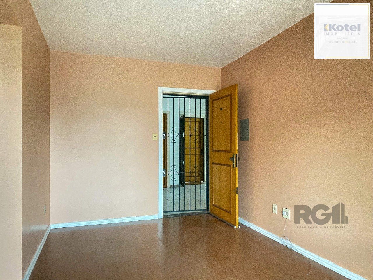 Apartamento com sacada, churrasqueira e vaga de garagem no Centro Histórico