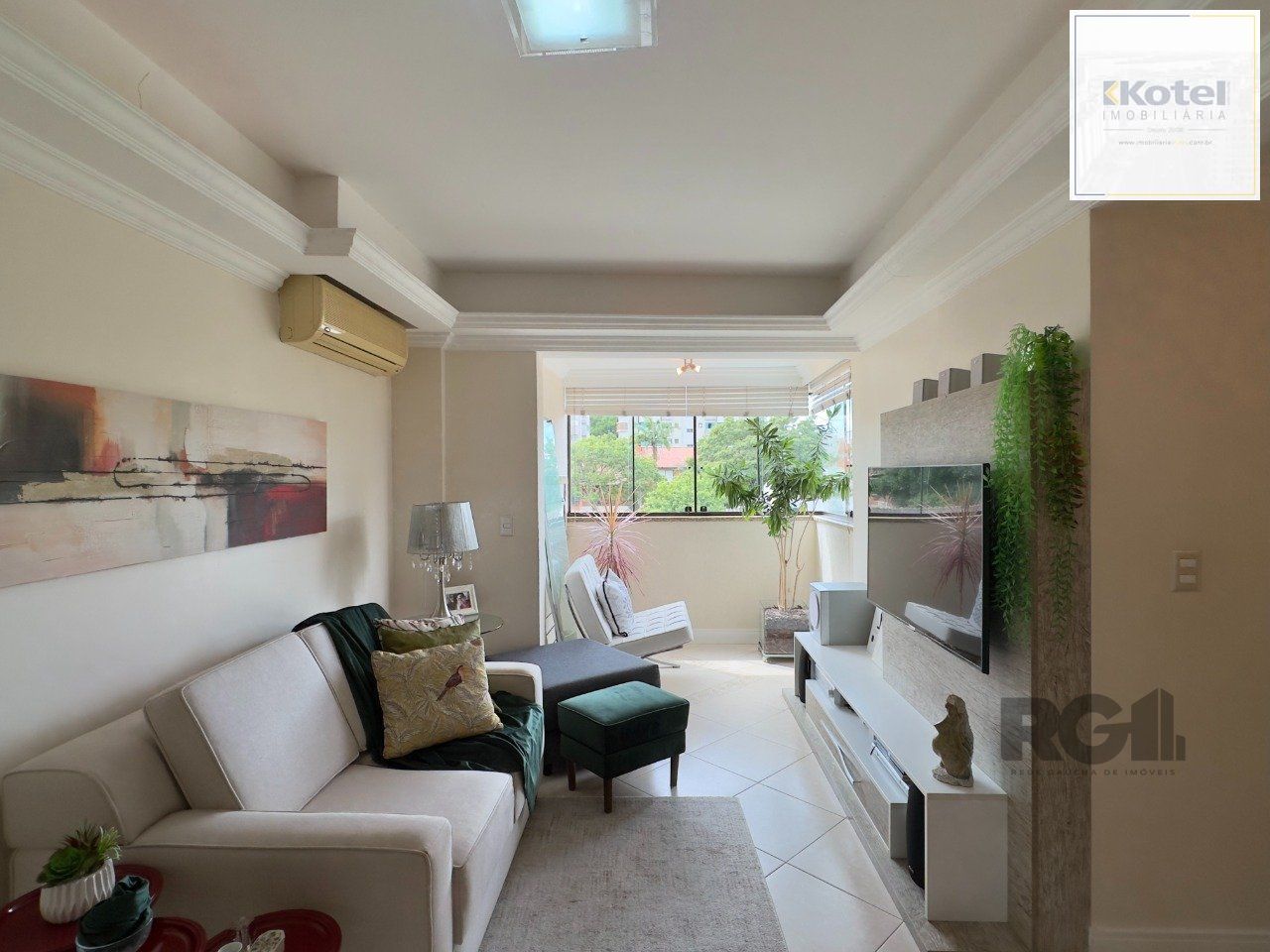 APARTAMENTO 2 DORMITÓRIOS, DE FRENTE, COM VAGA DE GARAGEM NO JARDIM BOTÂNICO