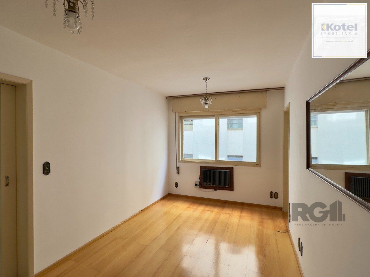 APARTAMENTO SEMIMOBILIADO COM ÓTIMA LOCALIZAÇÃO NO CENTRO HISTÓRICO