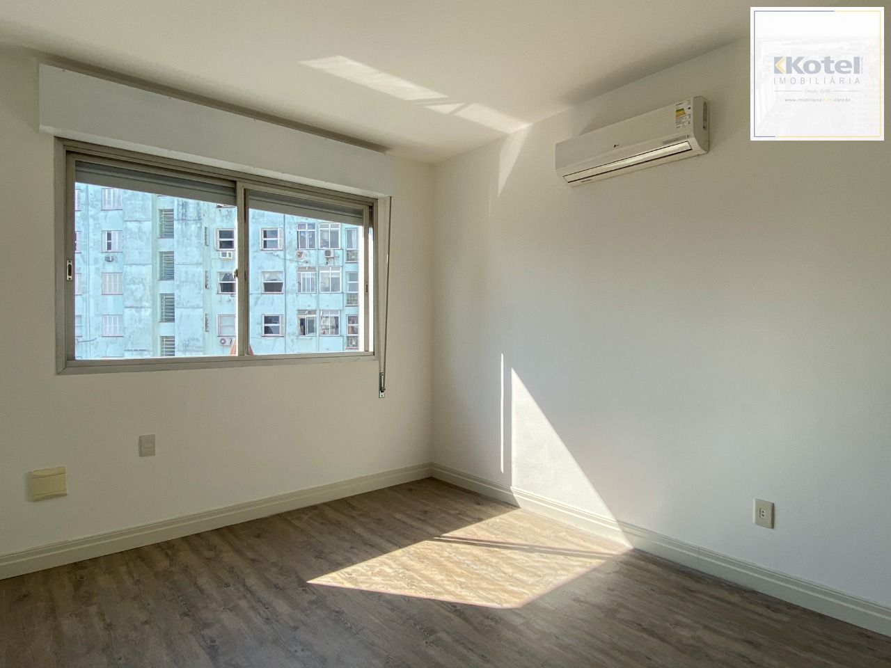 APARTAMENTO DE FRENTE, 1 DORMITÓRIO COM VAGA DE GARAGEM NA DUQUE