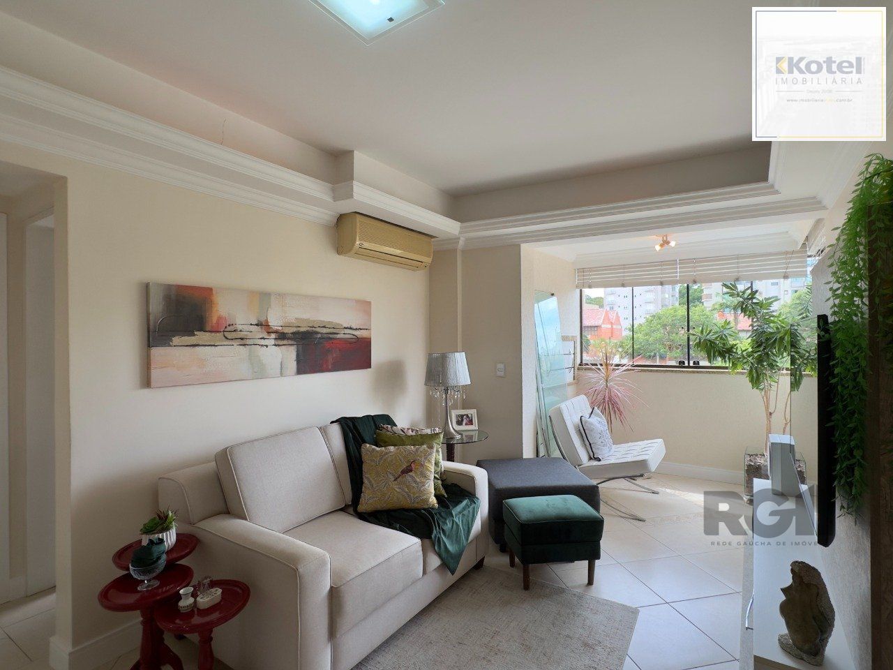 APARTAMENTO 2 DORMITÓRIOS, DE FRENTE, COM VAGA DE GARAGEM NO JARDIM BOTÂNICO