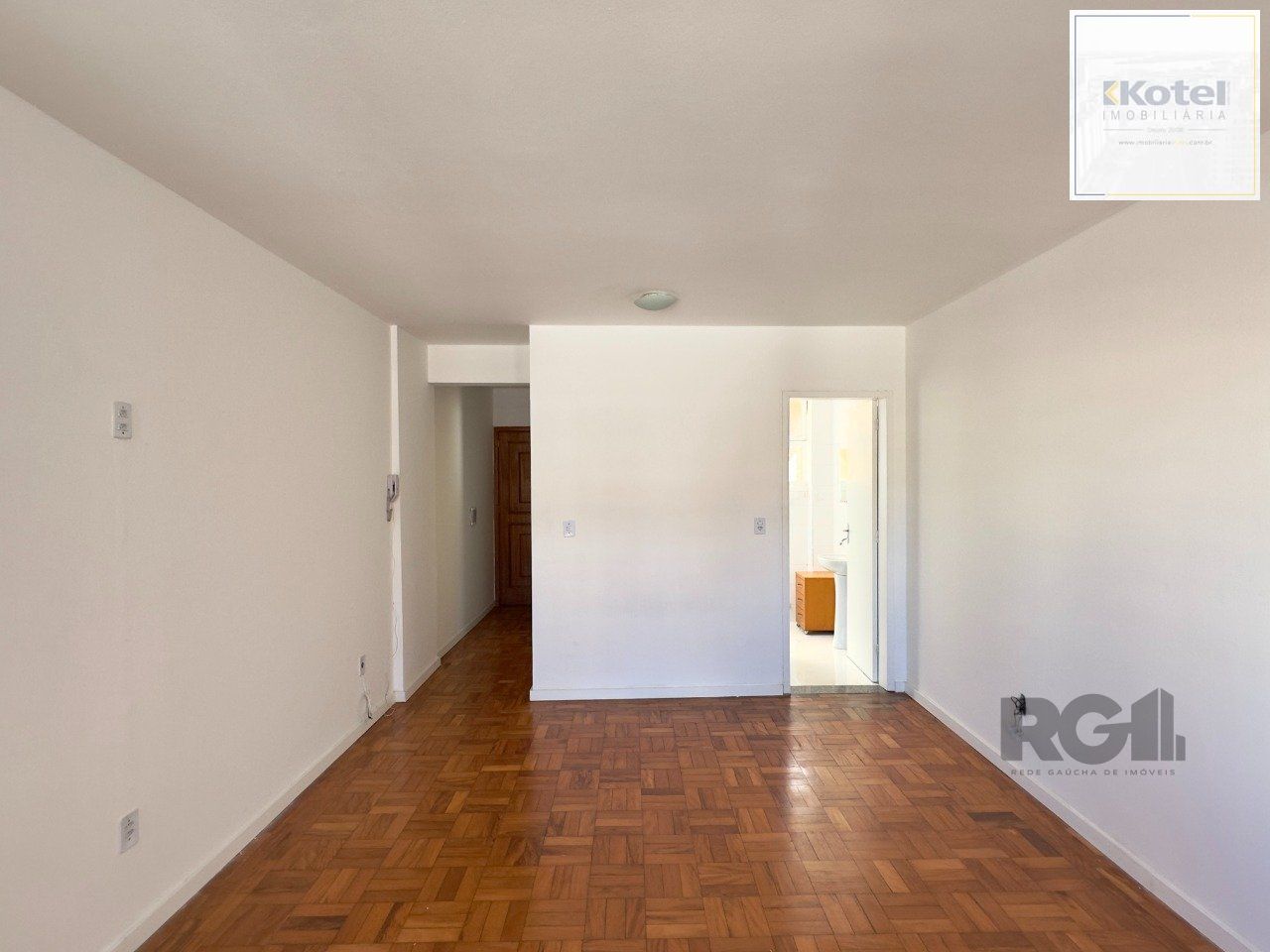 APARTAMENTO JK COM ÓTIMO ESPAÇO E BEM ILUMINADO PRÓXIMO AO GUAÍBA