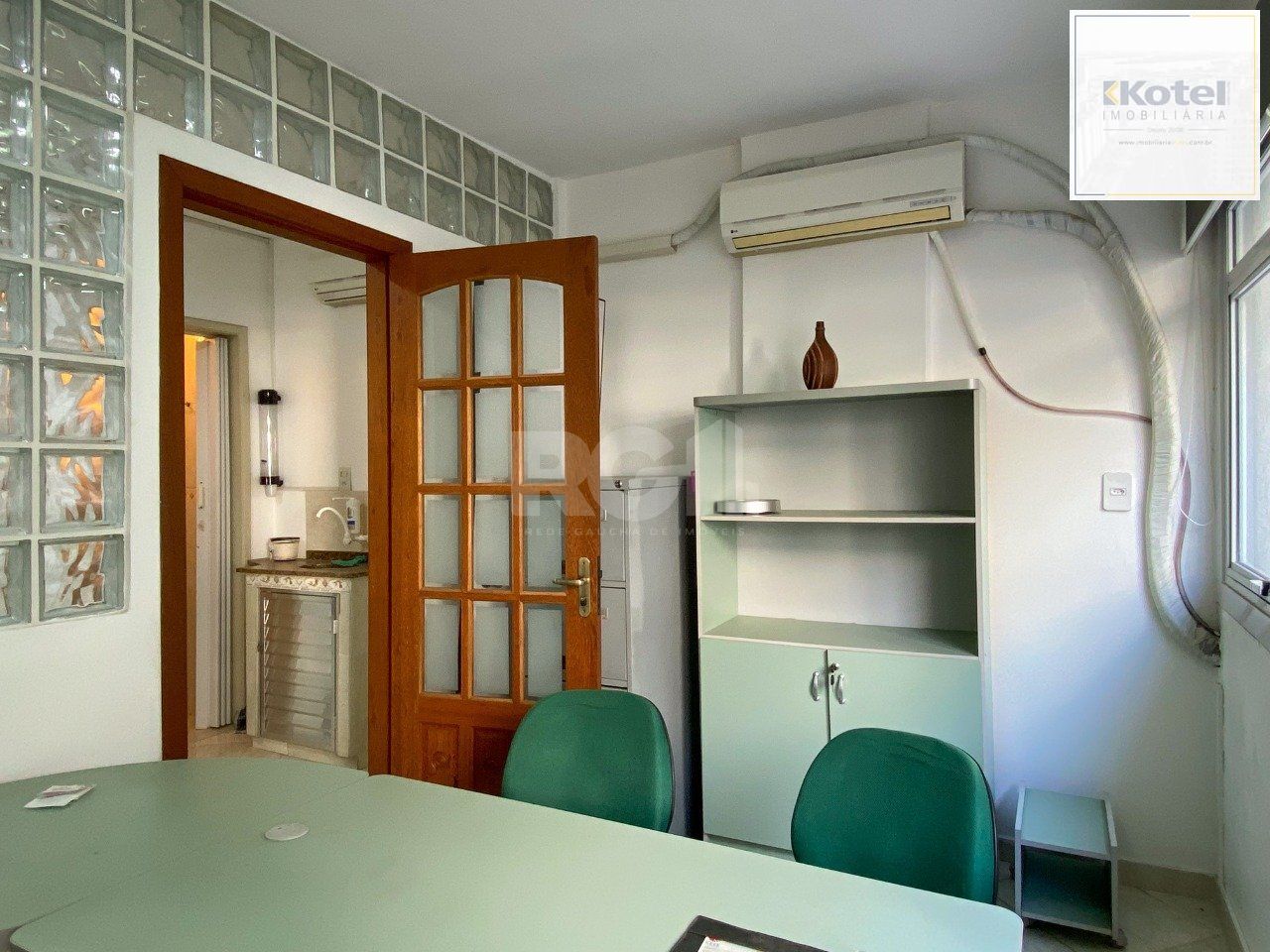 Sala comercial, de frente para a Rua Uruguai, no condomínio Aceguá