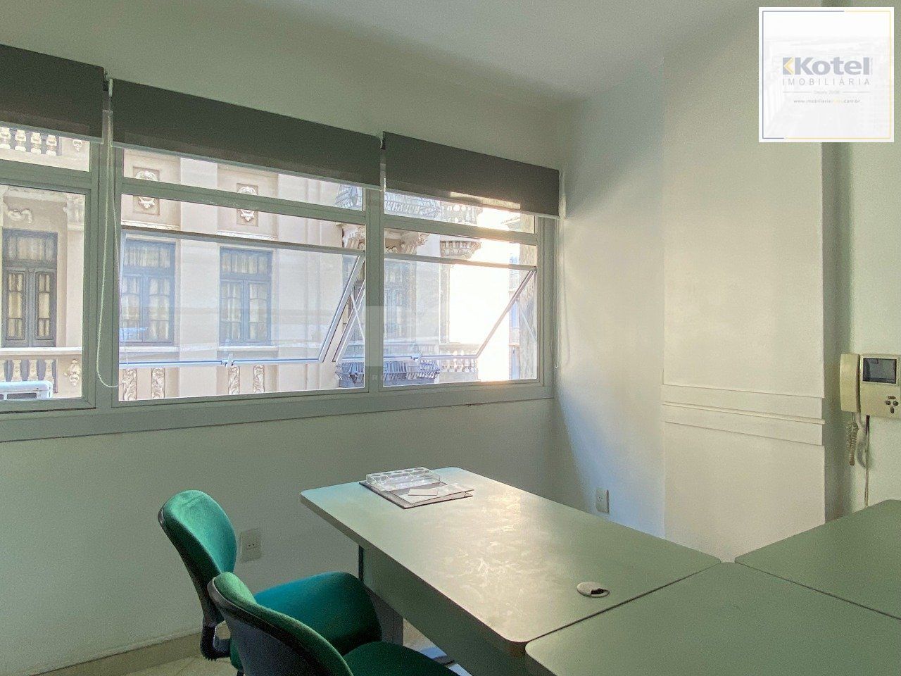 Sala comercial, de frente para a Rua Uruguai, no condomínio Aceguá