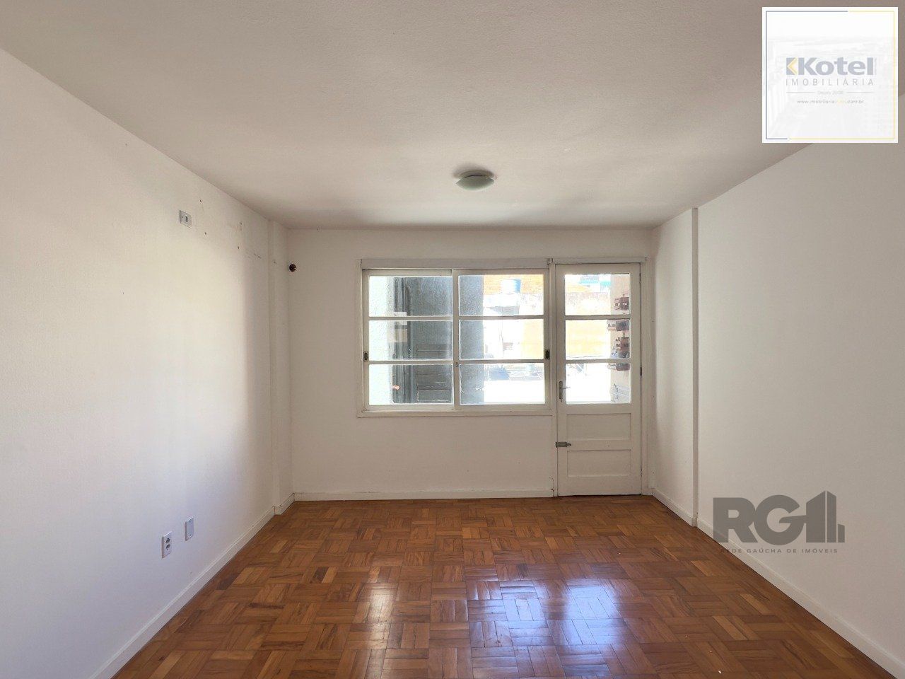 APARTAMENTO JK COM ÓTIMO ESPAÇO E BEM ILUMINADO PRÓXIMO AO GUAÍBA