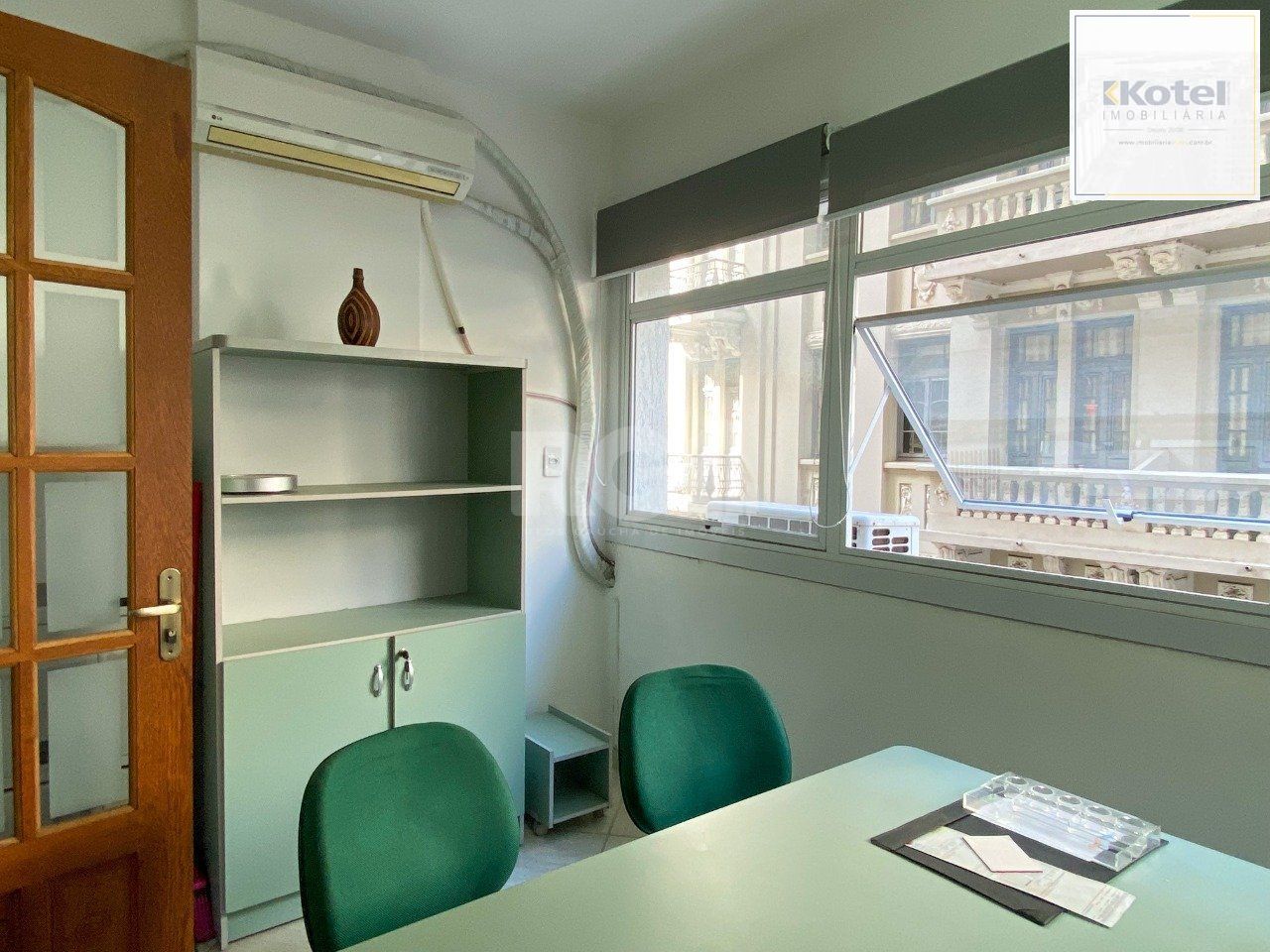 Sala comercial, de frente para a Rua Uruguai, no condomínio Aceguá