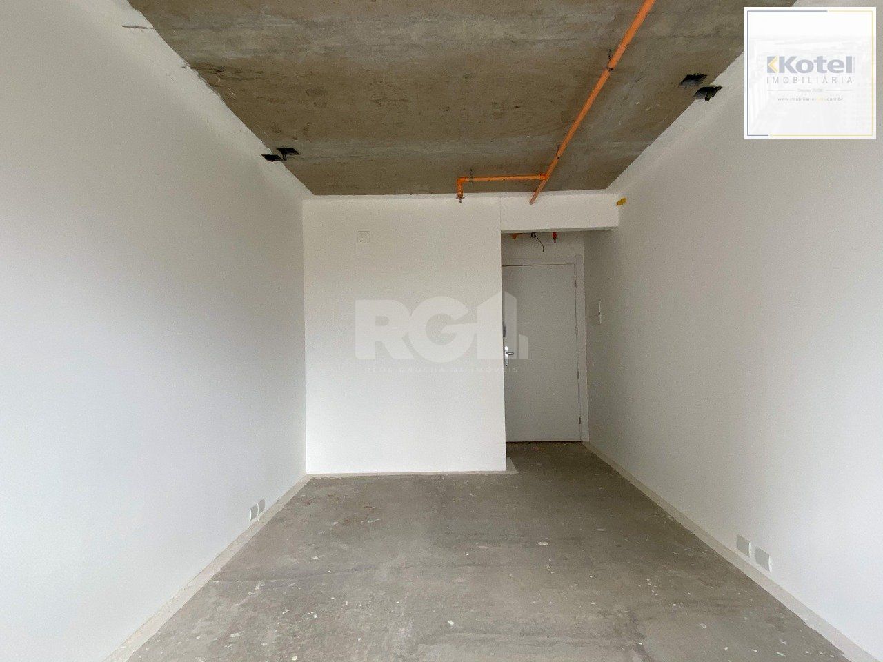 Sala comercial nova, em andar alto na Assis Brasil