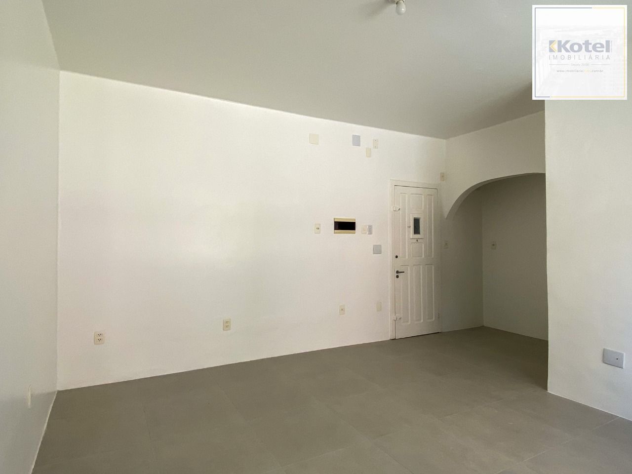 Studio com ótimo tamanho na Cidade Baixa