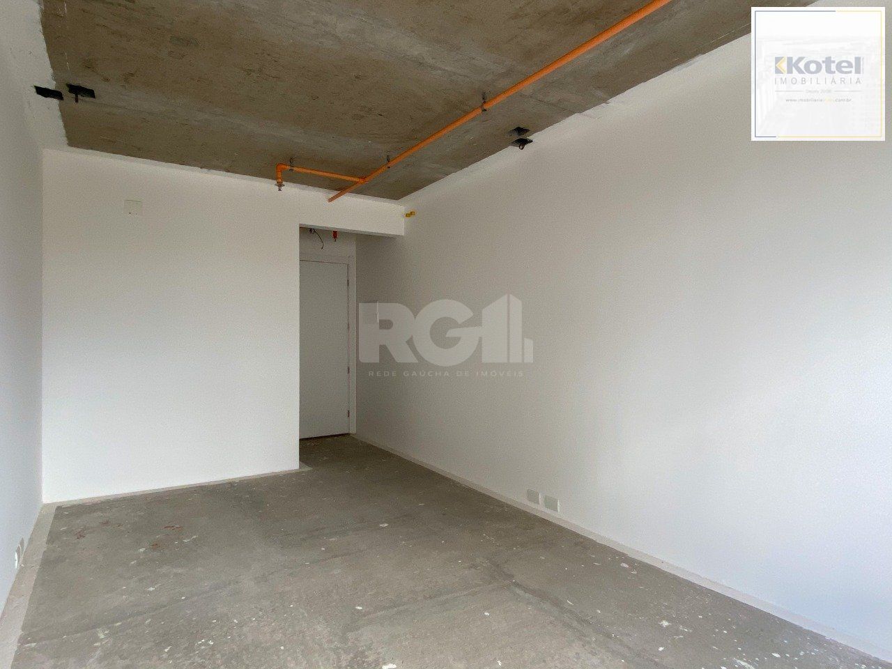 Sala comercial nova, em andar alto na Assis Brasil