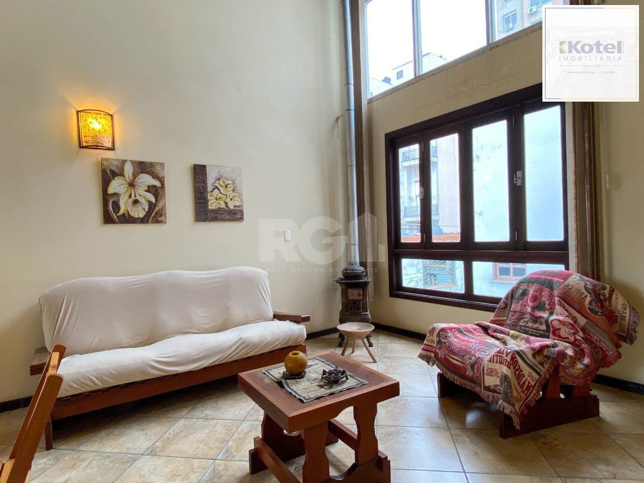 Casa para Venda - 350m², 2 dormitórios, sendo 2 suites, 2 vagas - Centro Histórico