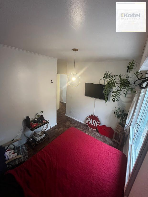 Apartamento 2 dormitórios com pátio no Centro Histórico