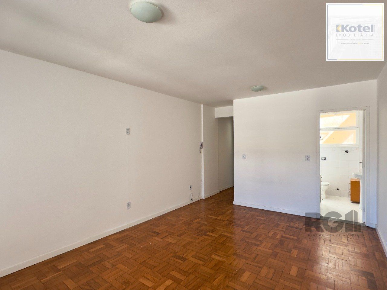 APARTAMENTO JK COM ÓTIMO ESPAÇO E BEM ILUMINADO PRÓXIMO AO GUAÍBA