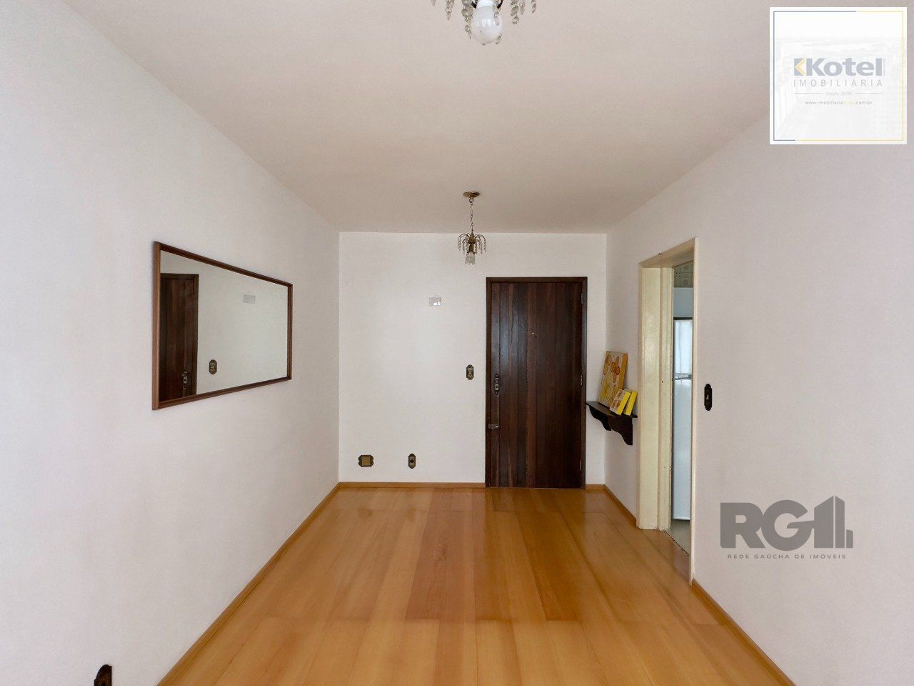 APARTAMENTO SEMIMOBILIADO COM ÓTIMA LOCALIZAÇÃO NO CENTRO HISTÓRICO